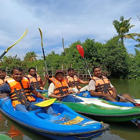 فندق The Royal Island Mundrothuruth المظهر الخارجي الصورة