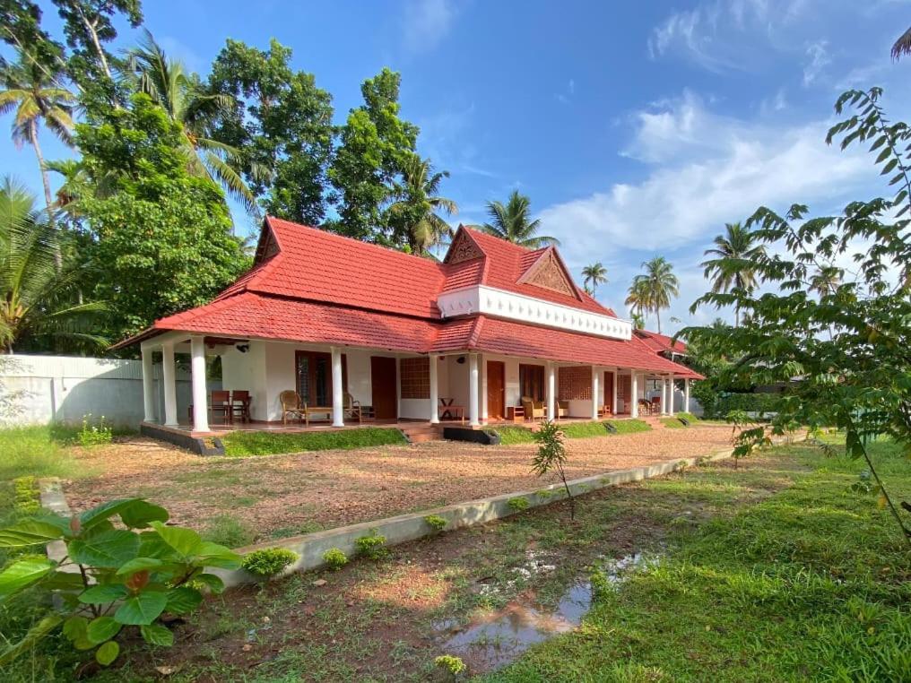 فندق The Royal Island Mundrothuruth المظهر الخارجي الصورة